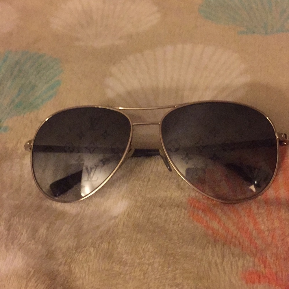 Louis Vuitton authentic aviator glasses